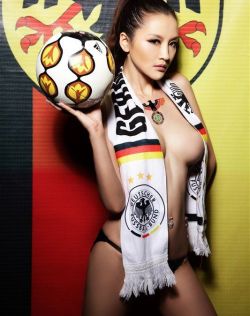 偷拍自拍色狼窝图片区